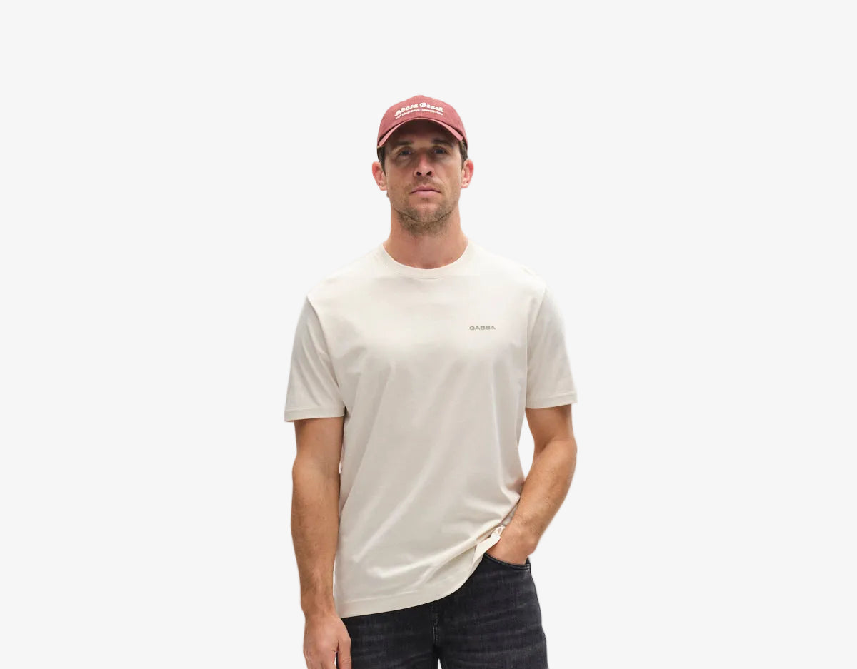 Lichtbeige birch T-shirt met GABdune-logo op borst, ronde hals