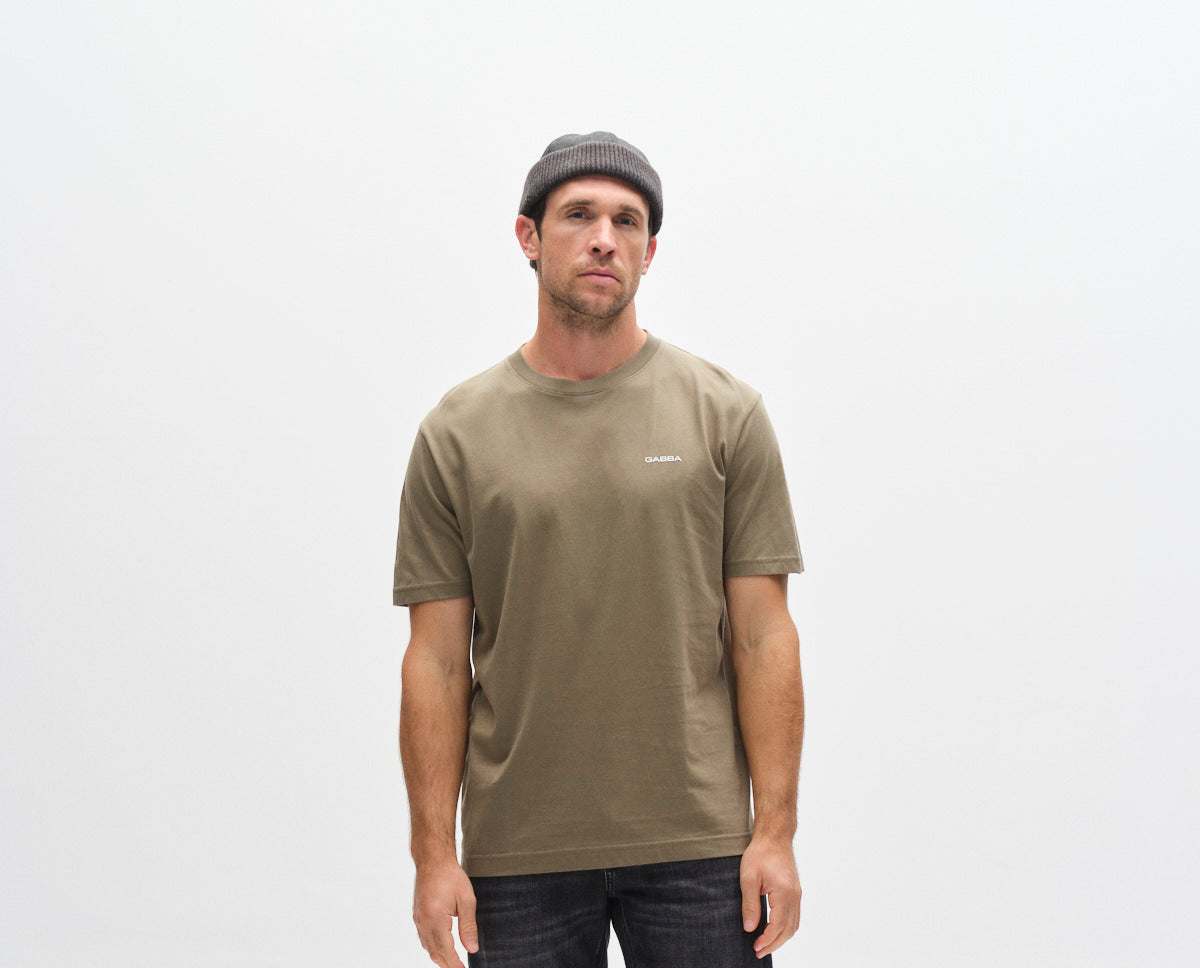 Donkergroene T-shirt met ronde hals en klein GABBA-logo, korte mouwen