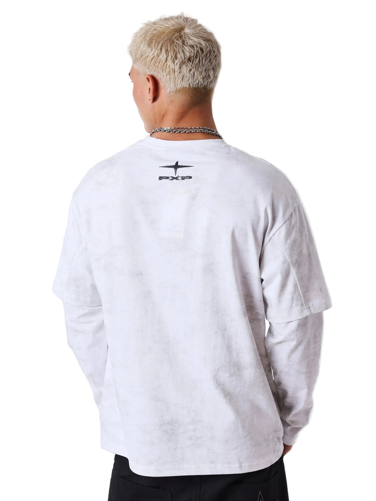 Wit longsleeve shirt met klein logo op de rug en ronde hals