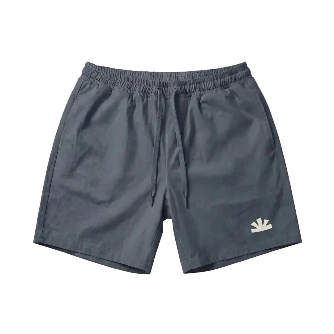 Resortshort donkerblauw met elastische tailleband, trekkoord en witte logo-opdruk