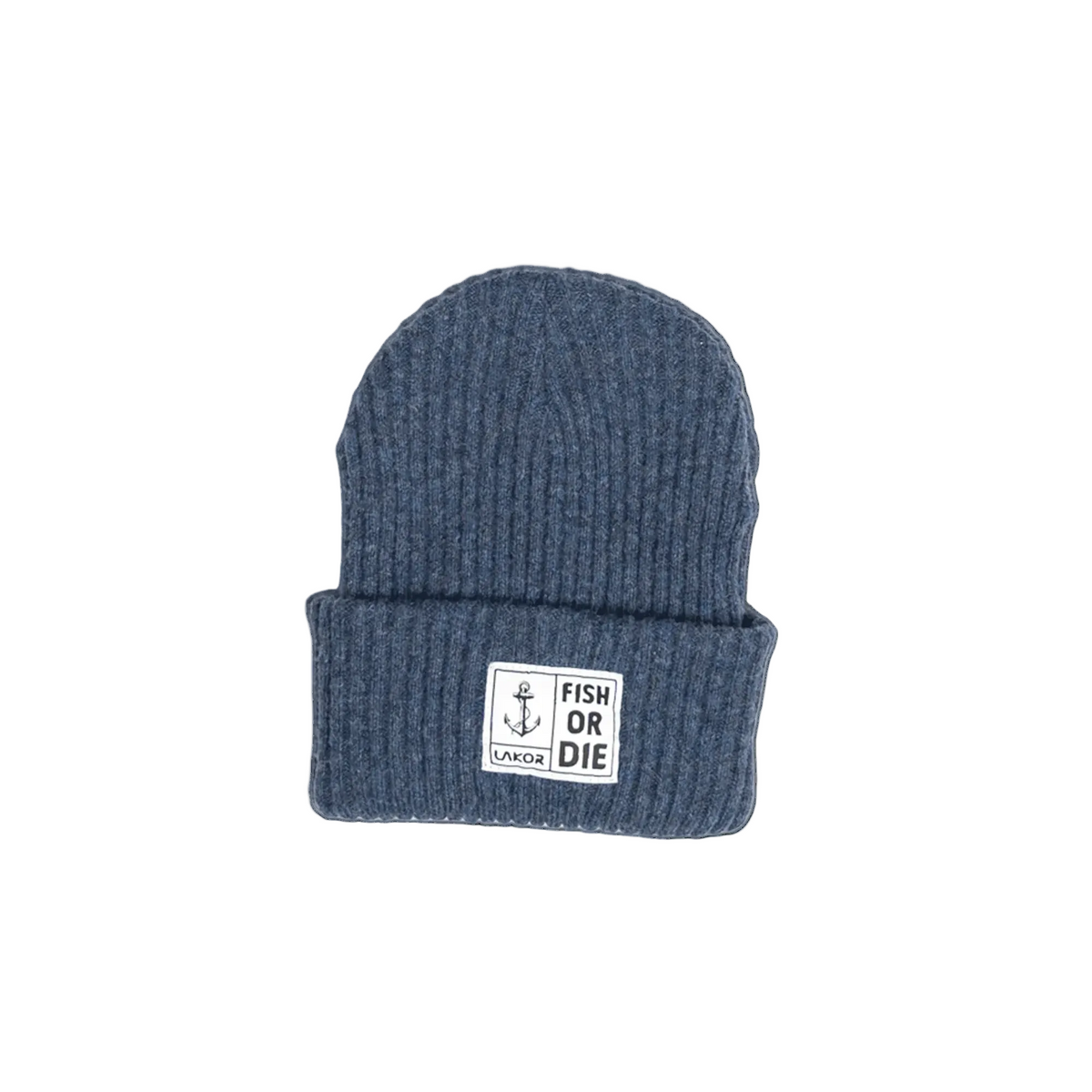 Donkerblauwe muts met patchlabel op omslag, plat gelegd.