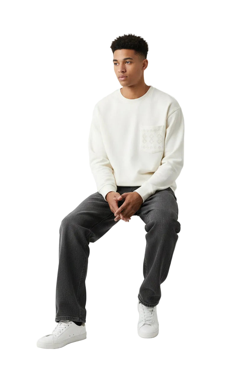 Off-white longsleeve met klein logo op borst en lange mouwen, casual fit.