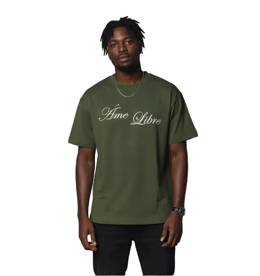Olijfkleurig T-shirt met 'Âme Libre' borstprint en ronde hals