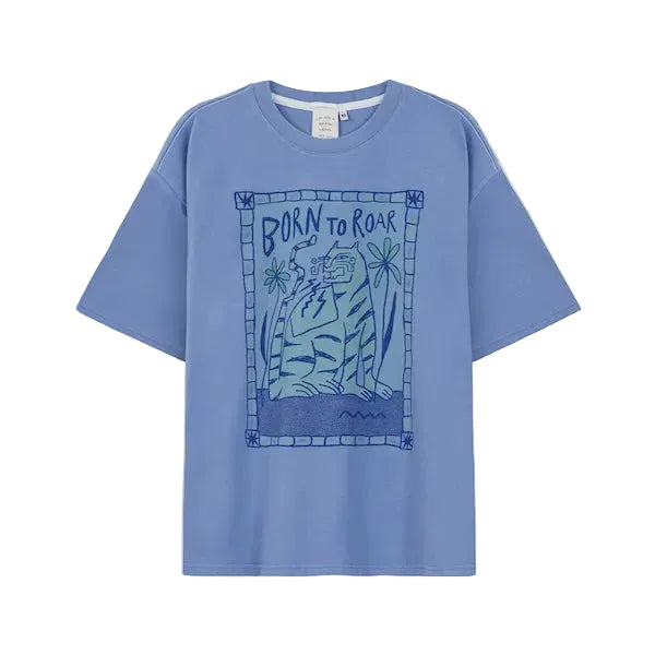 blauwe boxy T-shirt met rechthoekige Born To Roar grafische print op de borst