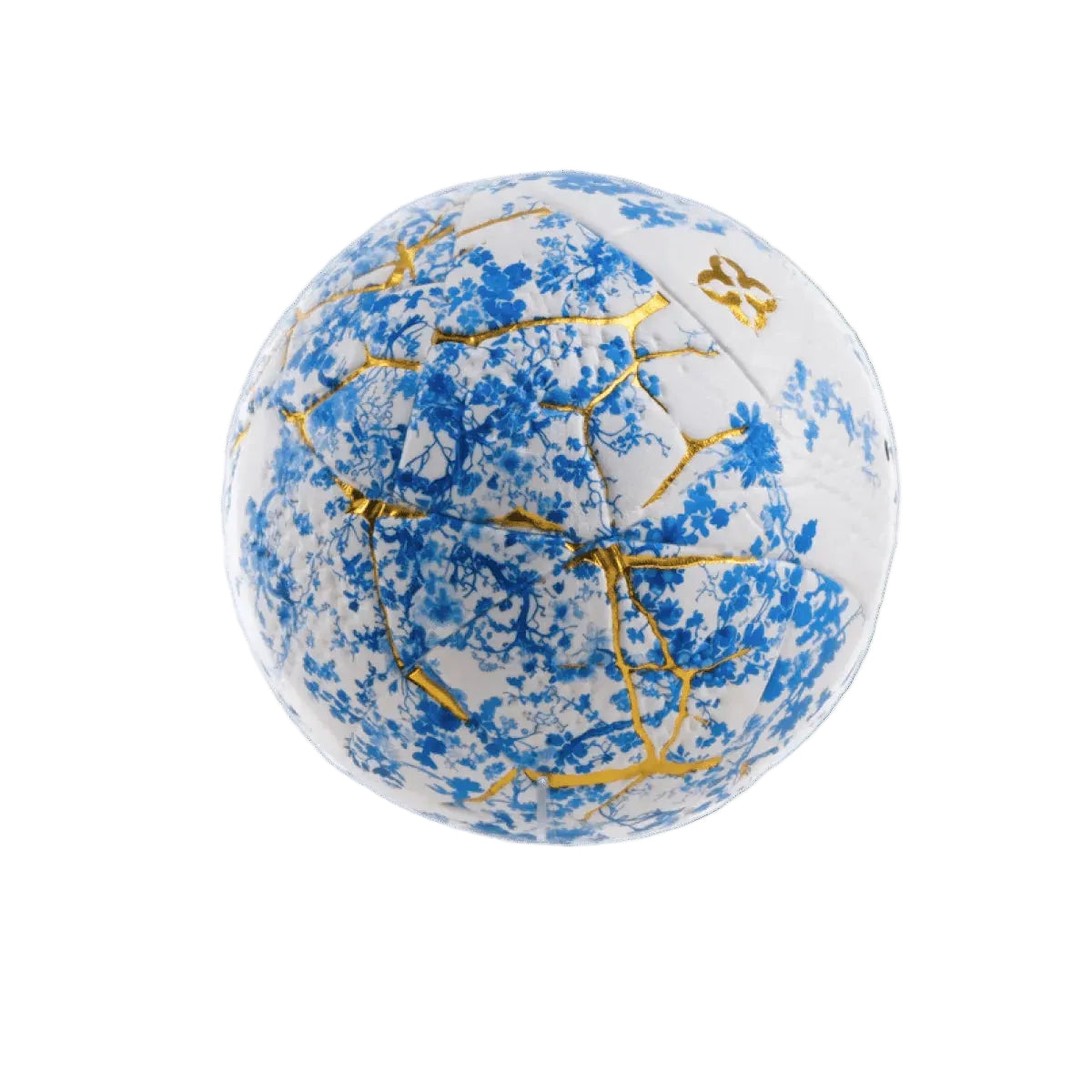 Voetbal met blauw-witte bloemenprint en gouden kintsugi-achtige lijnen