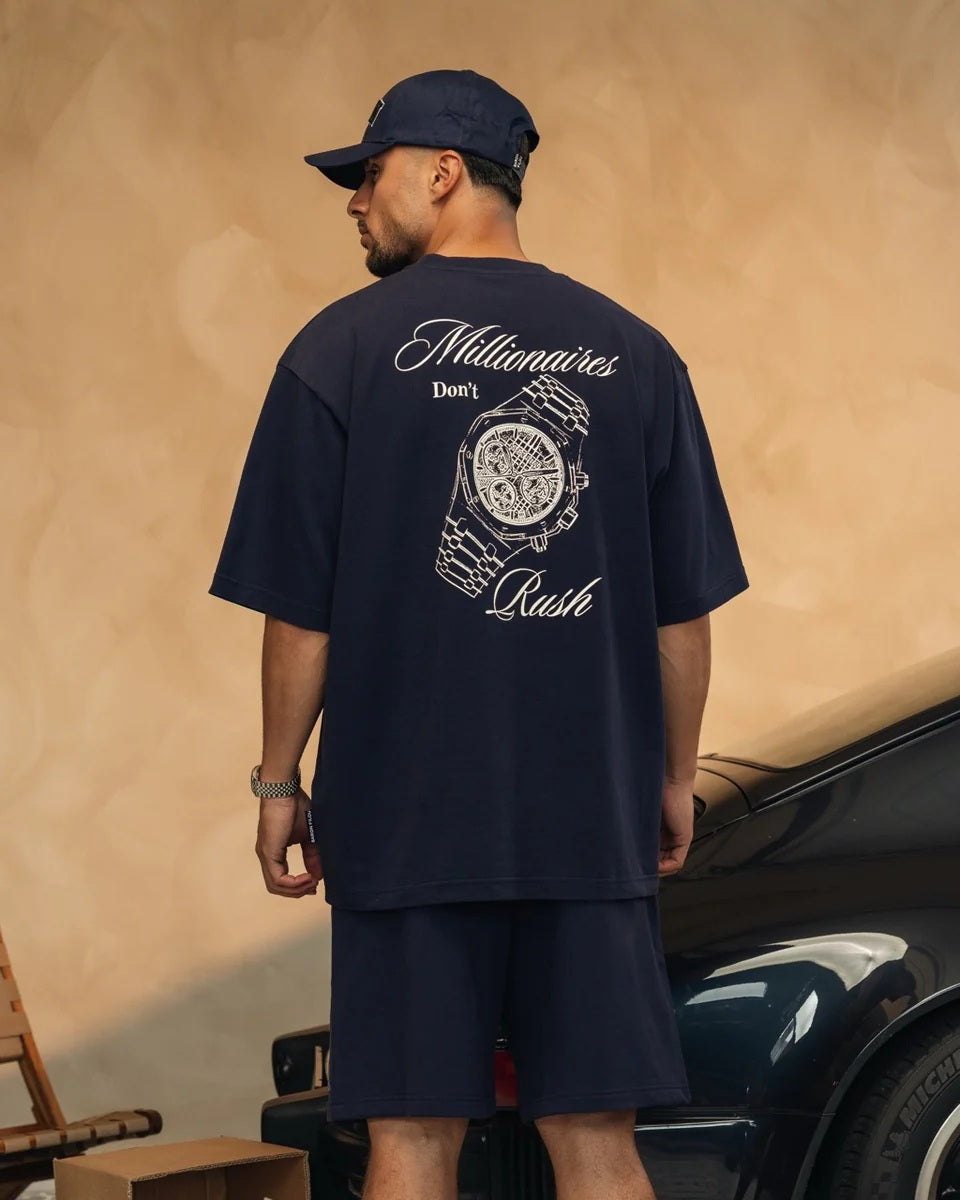 Oversized navy T-shirt met rugprint 'Millionaires Rush', gedragen