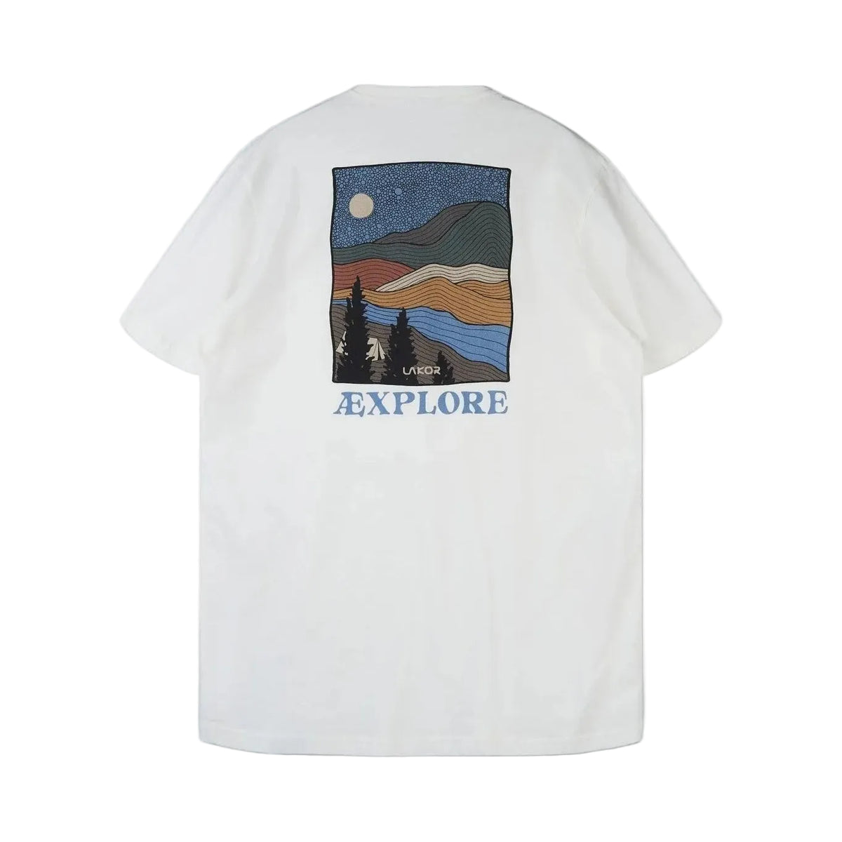 Witte T-shirt met grote landschapprint en ‘EXPLORE’ onderaan