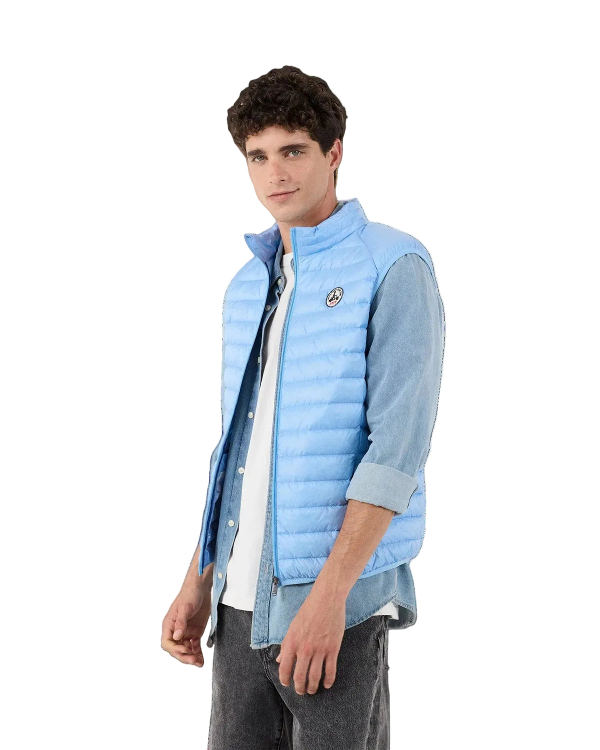 lichtblauwe bodywarmer met rits en opstaande kraag, mouwloos gedragen
