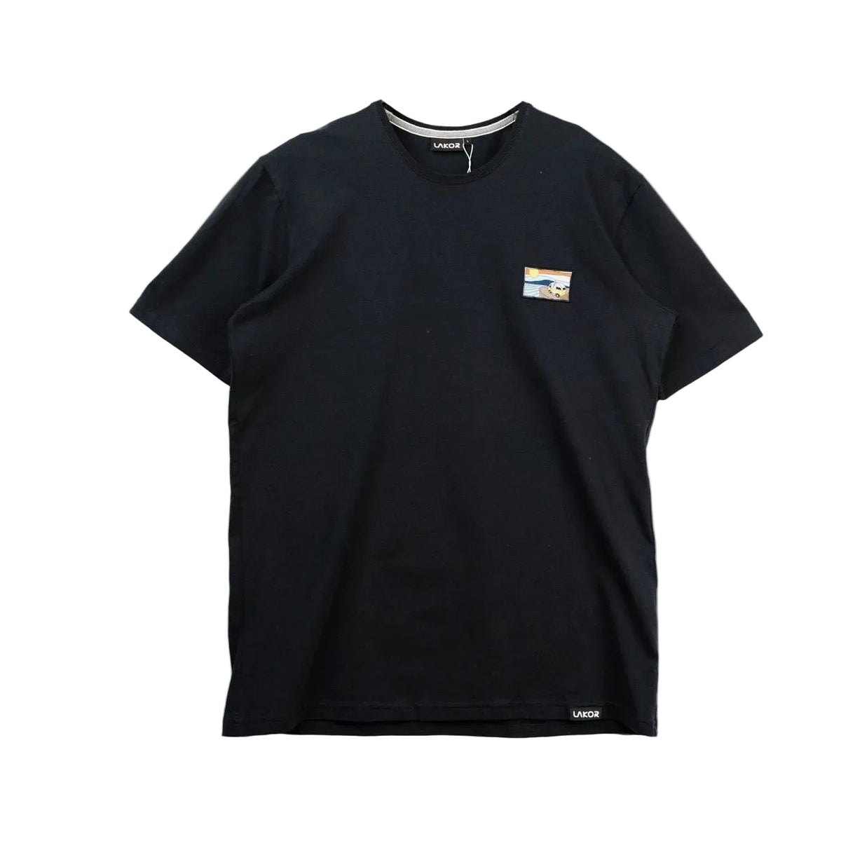 Zwarte T-shirt met kleine borstprint en ronde hals