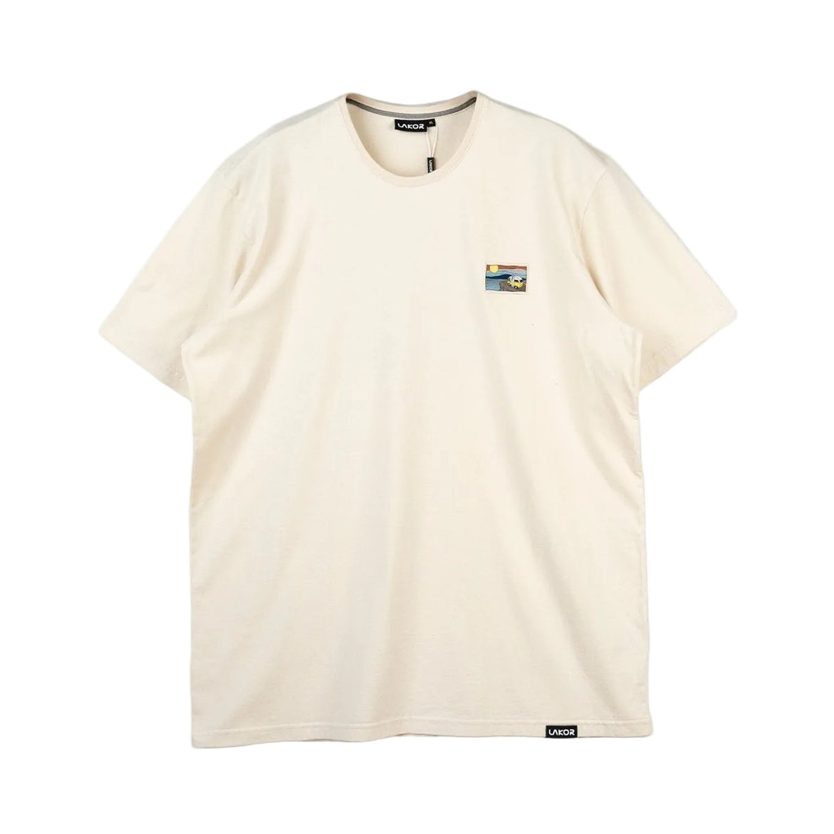 Crème t-shirt met kleine borstprint, ronde hals en korte mouwen