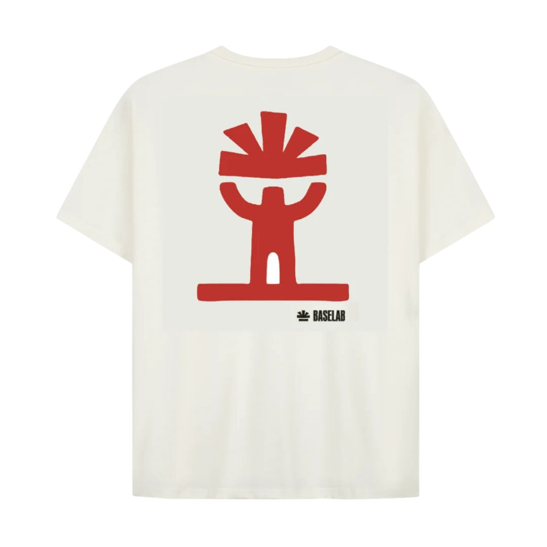 Off-white t-shirt met rode print op de achterkant