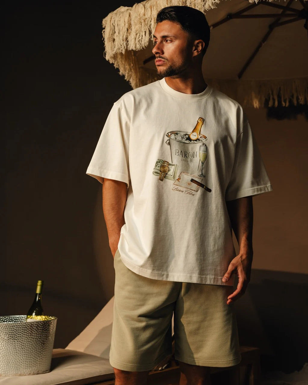 Oversized off-white T-shirt met BARON voorprint, ronde hals en korte mouwen